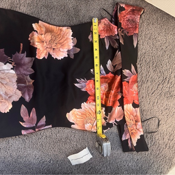 Flowered bodycon dress - Picture 10 of 12